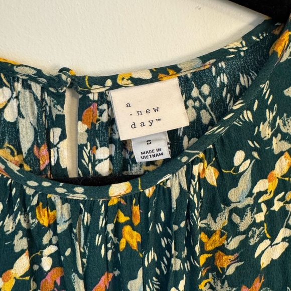 EUC A New Day Yellow Floral Maxi Sundress with Flutter Sleeves Size Small - Picture 2 of 7